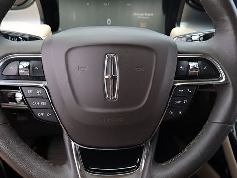 Used 2022 Lincoln Nautilus FWD w/ Premium Package image 22