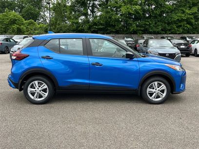 New 2025 Nissan Kicks Play S