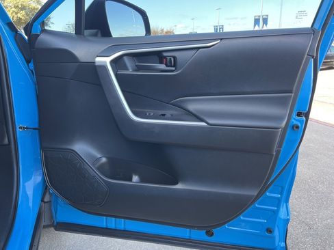 Used 2021 Toyota RAV4 LE image 17