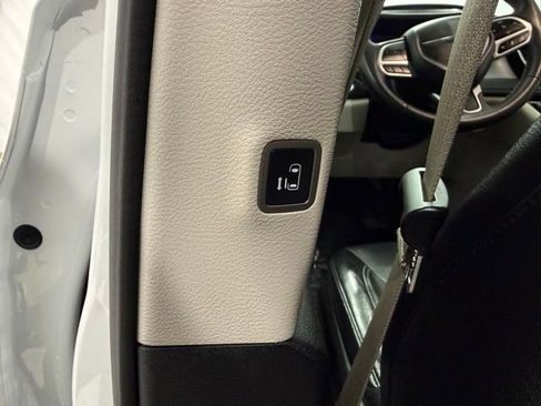 Used 2022 Chrysler Pacifica Touring-L w/ Uconnect Theater Family Group image 19