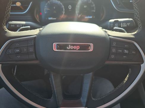 Used 2023 Jeep Grand Cherokee L Limited w/ Black Appearance Package AWD/4WD image 27