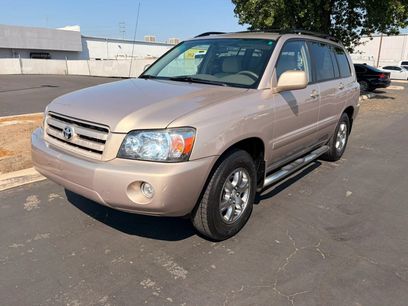 Used 2004 Toyota Highlander 2WD V6 w/ Preferred Pkg