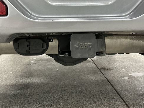 Used 2021 Jeep Wrangler Unlimited Sahara AWD/4WD image 32