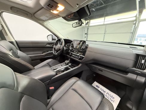 Used 2023 Nissan Pathfinder SL AWD/4WD image 22