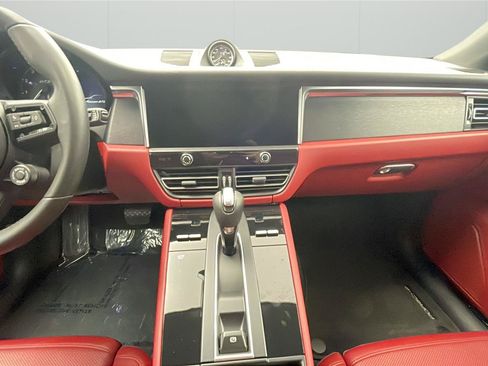 Used 2022 Porsche Macan GTS AWD/4WD image 17
