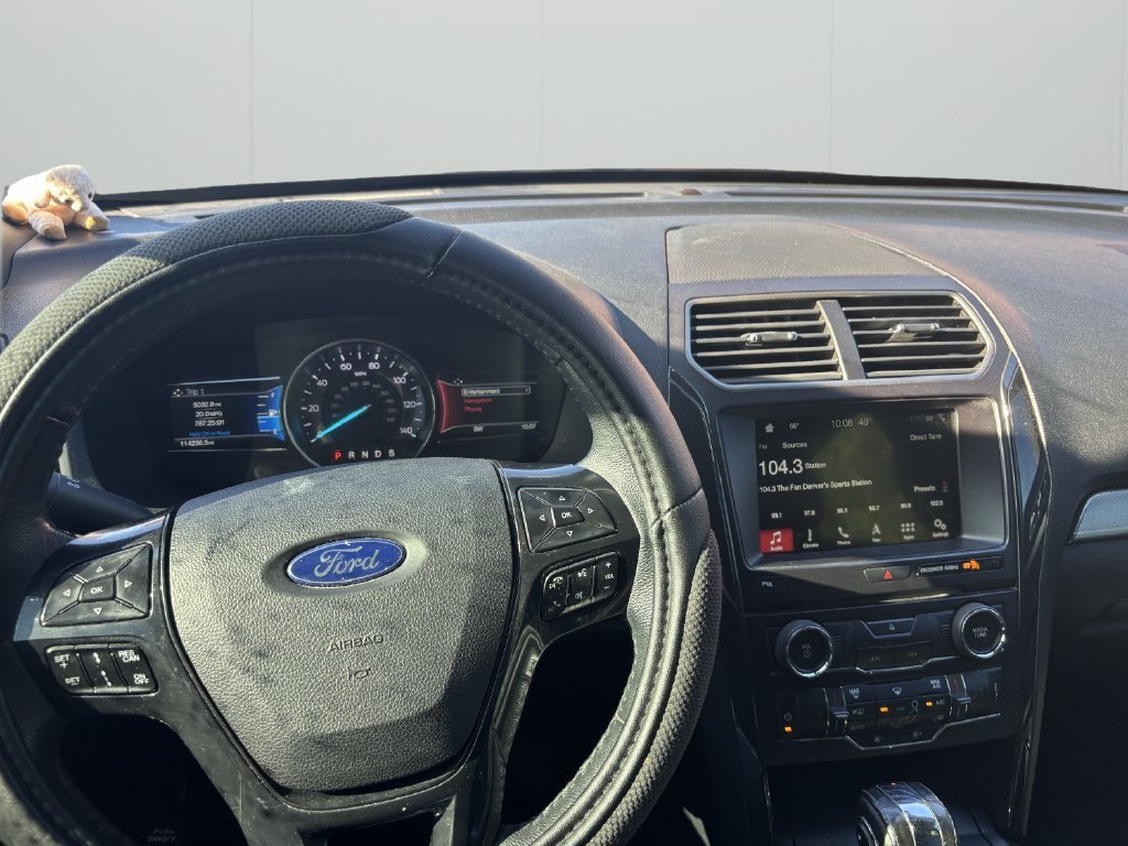 Used 2018 Ford Explorer XLT w/ Equipment Group 202A AWD/4WD image 9