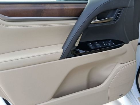 Used 2021 Lexus LX 570 4WD w/ Luxury Package image 12