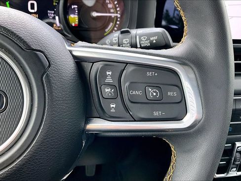Used 2024 Jeep Wrangler Unlimited Sahara w/ Technology Group AWD/4WD image 12
