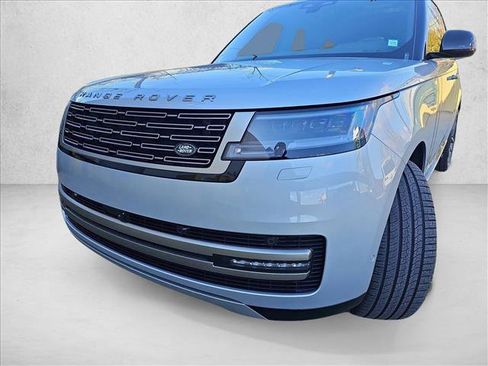 New 2025 Land Rover Range Rover SE image 29