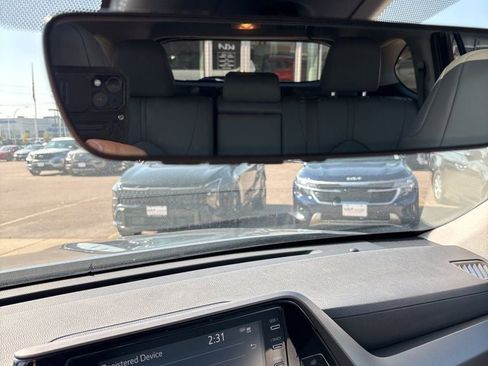 Used 2022 Toyota Highlander XLE image 24