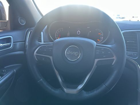 Used 2018 Jeep Grand Cherokee Altitude image 18