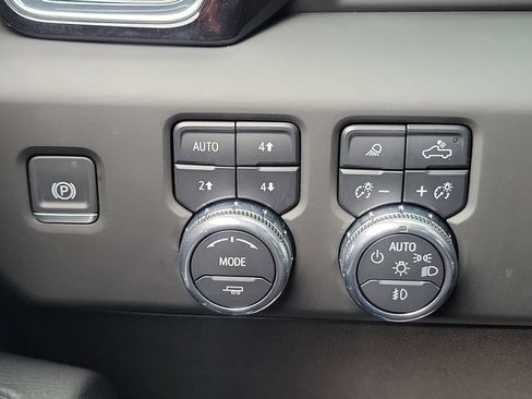 Used 2025 GMC Sierra 3500 Denali w/ Denali Reserve Package AWD/4WD image 25