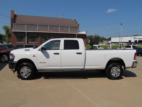 Used 2022 RAM 2500 Tradesman w/ Chrome Appearance Group AWD/4WD image 2