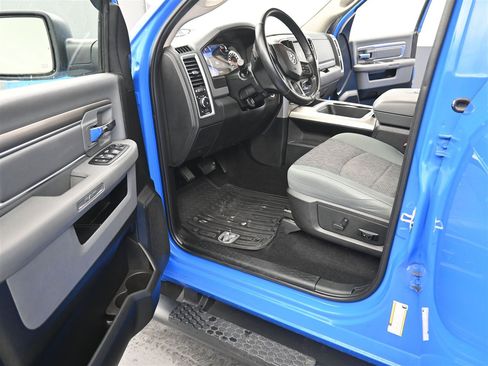 Used 2018 RAM 1500 SLT image 9