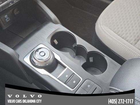 Used 2022 Ford Escape SE w/ SE Sport Appearance Package image 19