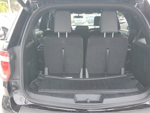 Used 2018 Ford Explorer XLT w/ Equipment Group 202A image 6