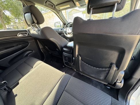 Used 2018 Jeep Grand Cherokee Laredo RWD image 18