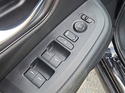 Certified 2023 Honda HR-V LX image 14