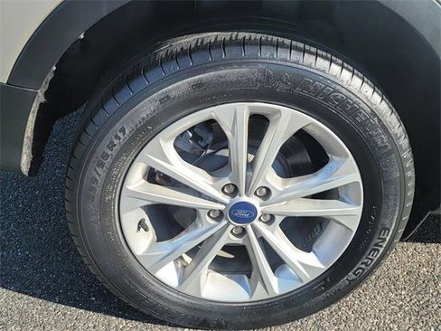 Used 2018 Ford Escape SE w/ SE Sync 3 Package image 9