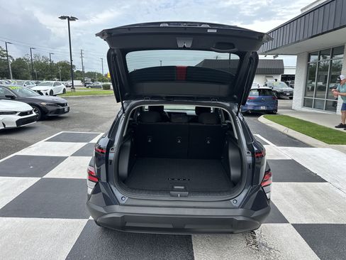 Used 2025 Hyundai Kona SEL FWD image 5