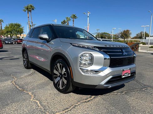 New 2025 Mitsubishi Outlander SE image 1