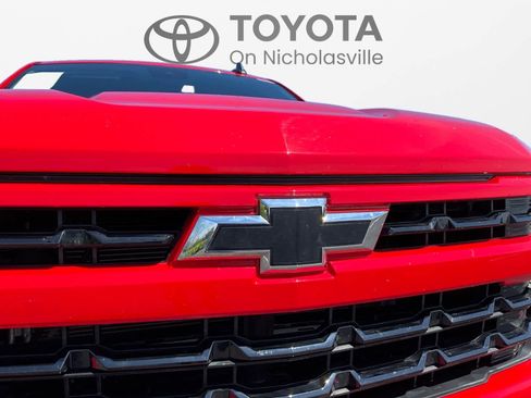 Used 2023 Chevrolet Silverado 1500 RST w/ Z71 Off-Road Package AWD/4WD image 11