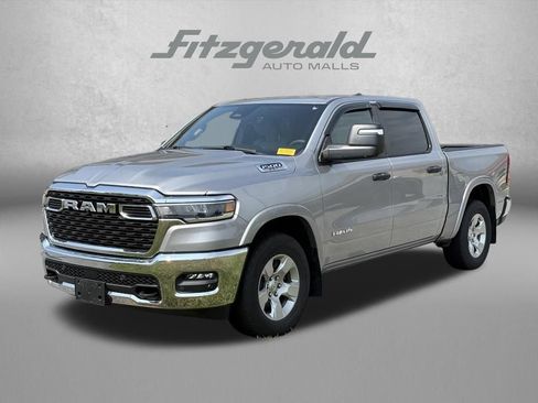 Used 2025 RAM 1500 Big Horn AWD/4WD image 3