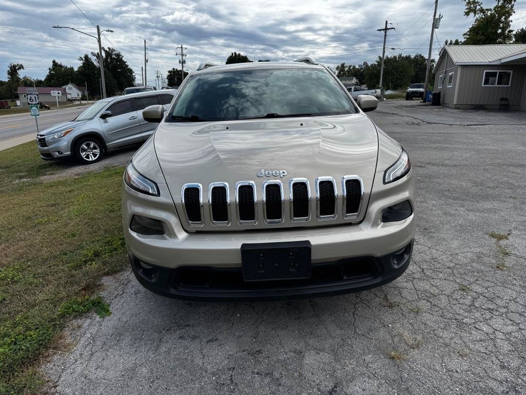 Used 2015 Jeep Cherokee Latitude w/ Cold Weather Group AWD/4WD image 2