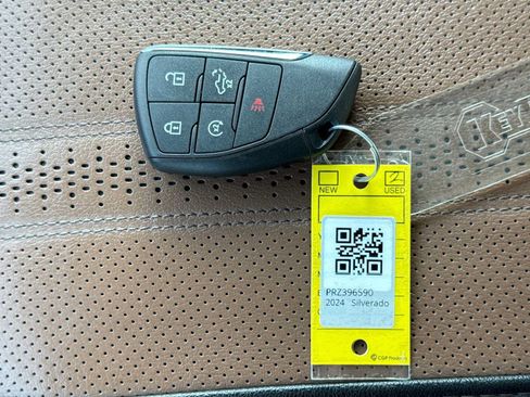 Used 2024 Chevrolet Silverado 1500 High Country w/ High Country Premium Package AWD/4WD image 35