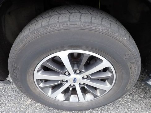 Used 2019 Ford Expedition XLT w/ Equipment Group 202A AWD/4WD image 10