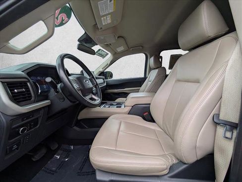 Used 2024 Ford Expedition Max XLT image 17