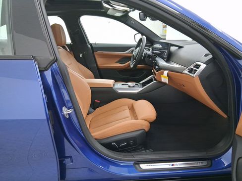 Certified 2025 BMW M440i image 32