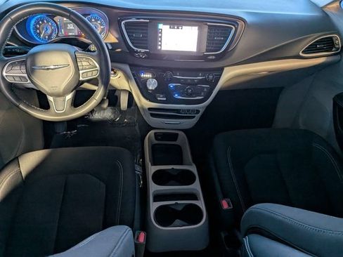 Used 2022 Chrysler Voyager LX FWD image 16