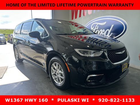 Used 2023 Chrysler Pacifica Touring-L FWD image 3