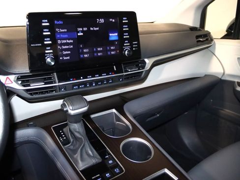 Used 2023 Toyota Sienna XLE image 43