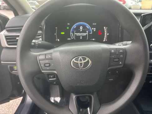 Used 2025 Toyota Camry LE image 7