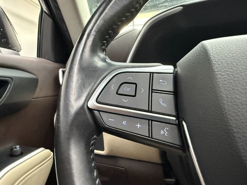 Used 2021 Toyota Highlander XLE AWD/4WD image 14
