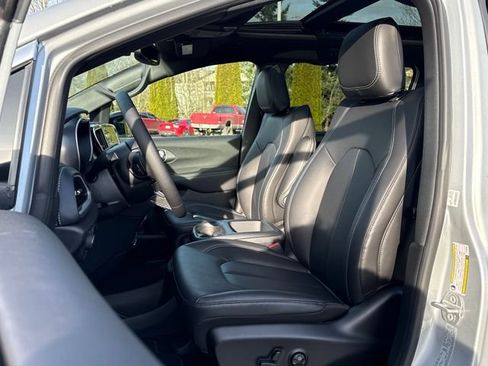 New 2026 Chrysler Pacifica Select image 33