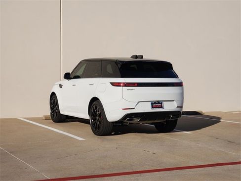 New 2025 Land Rover Range Rover Sport Dynamic SE image 3