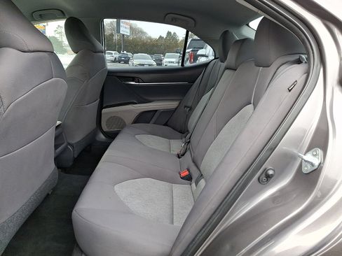 Used 2021 Toyota Camry LE image 10