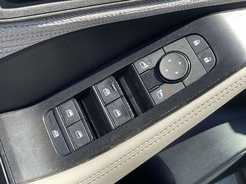 Used 2023 Nissan Rogue SV image 16