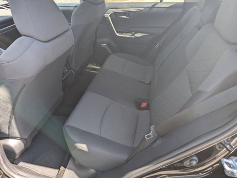 Used 2021 Toyota RAV4 XLE FWD image 17