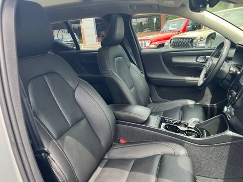 Used 2024 Volvo XC40 B5 Plus AWD/4WD image 27