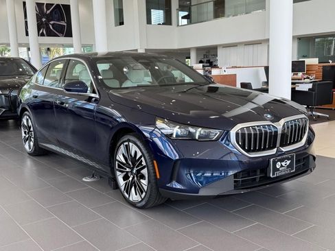 Used 2026 BMW 530i xDrive w/ Executive Package AWD/4WD image 1