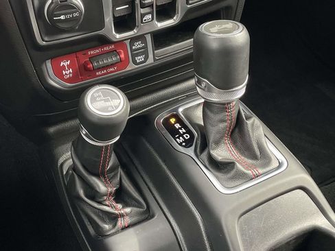 Certified 2022 Jeep Wrangler Unlimited Rubicon w/ Cold Weather Group image 39