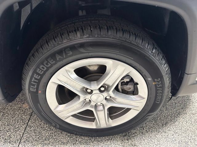 Used 2024 Jeep Compass Latitude w/ Altitude Special Edition AWD/4WD image 27