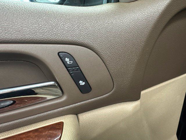 Used 2007 GMC Yukon SLT w/ SLT Preferred Equipment Group AWD/4WD image 19