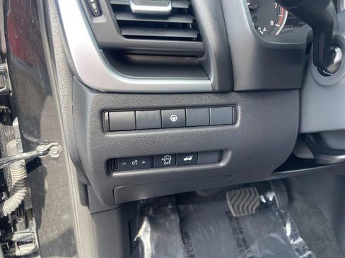 Used 2025 Nissan Rogue SV AWD/4WD image 22