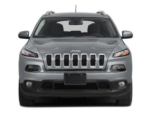 Used 2018 Jeep Cherokee Latitude w/ Altitude Package FWD image 8