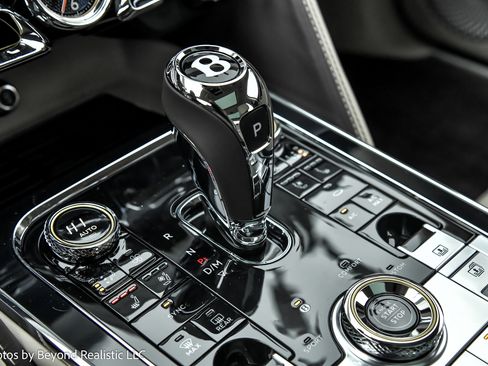 Used 2024 Bentley Flying Spur V8 AWD/4WD image 43